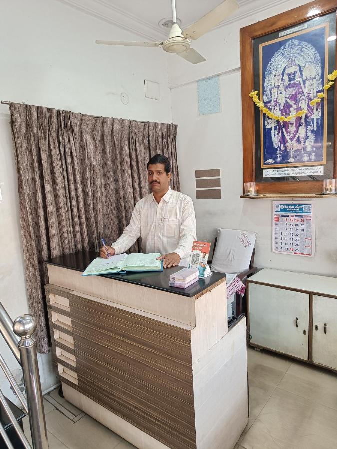 Sri Vishnu Krupa Lodging Belur  Kültér fotó
